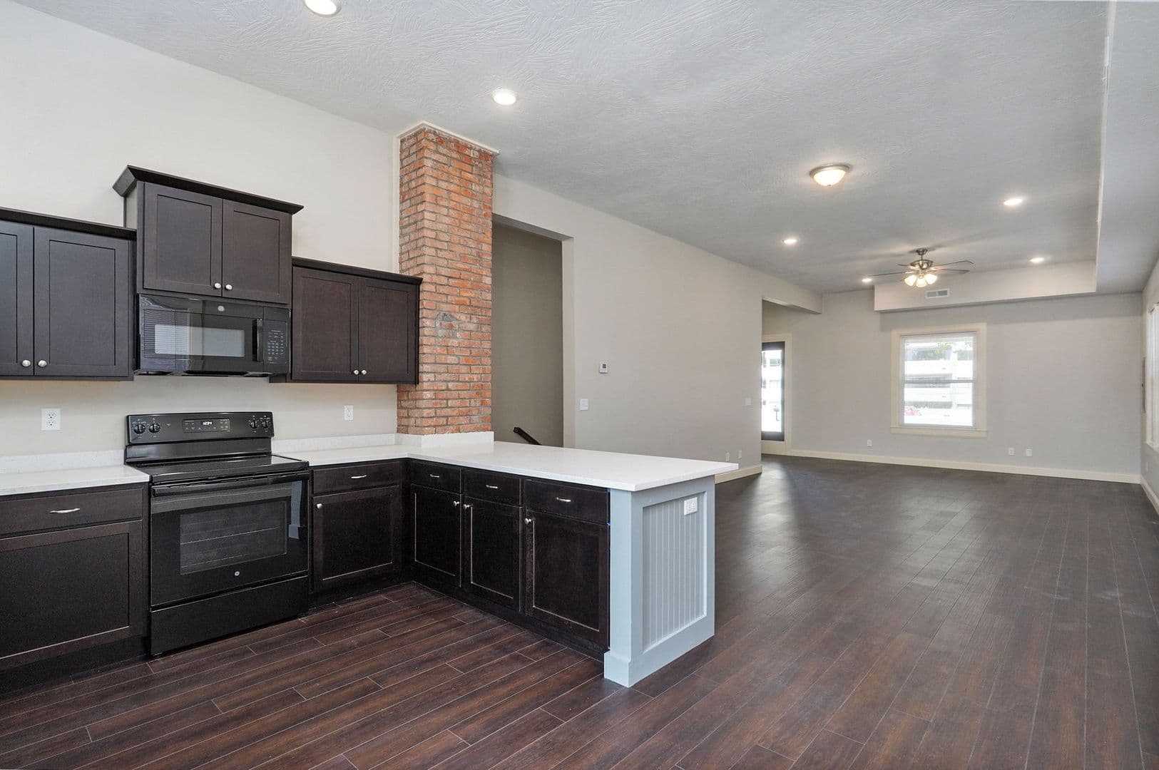 Springfield Apartment: 920 E Walnut St