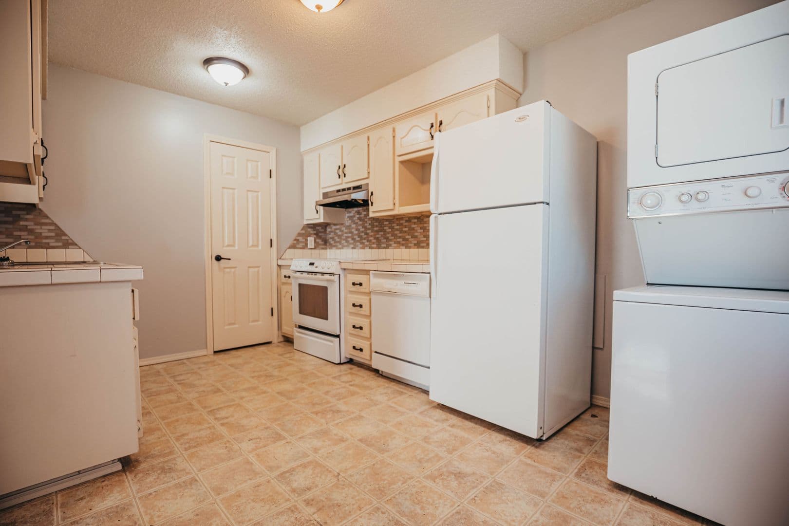 Springfield Apartment: 907 S Campbell