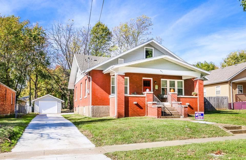 Springfield House: 631 S Kickapoo
