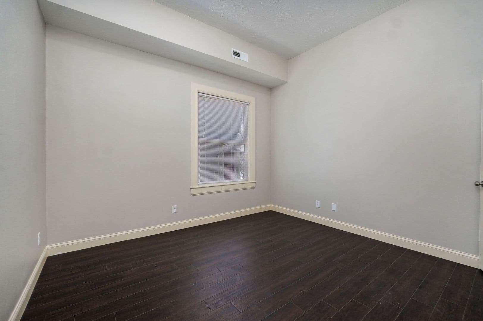 Springfield Apartment: 920 E Walnut St