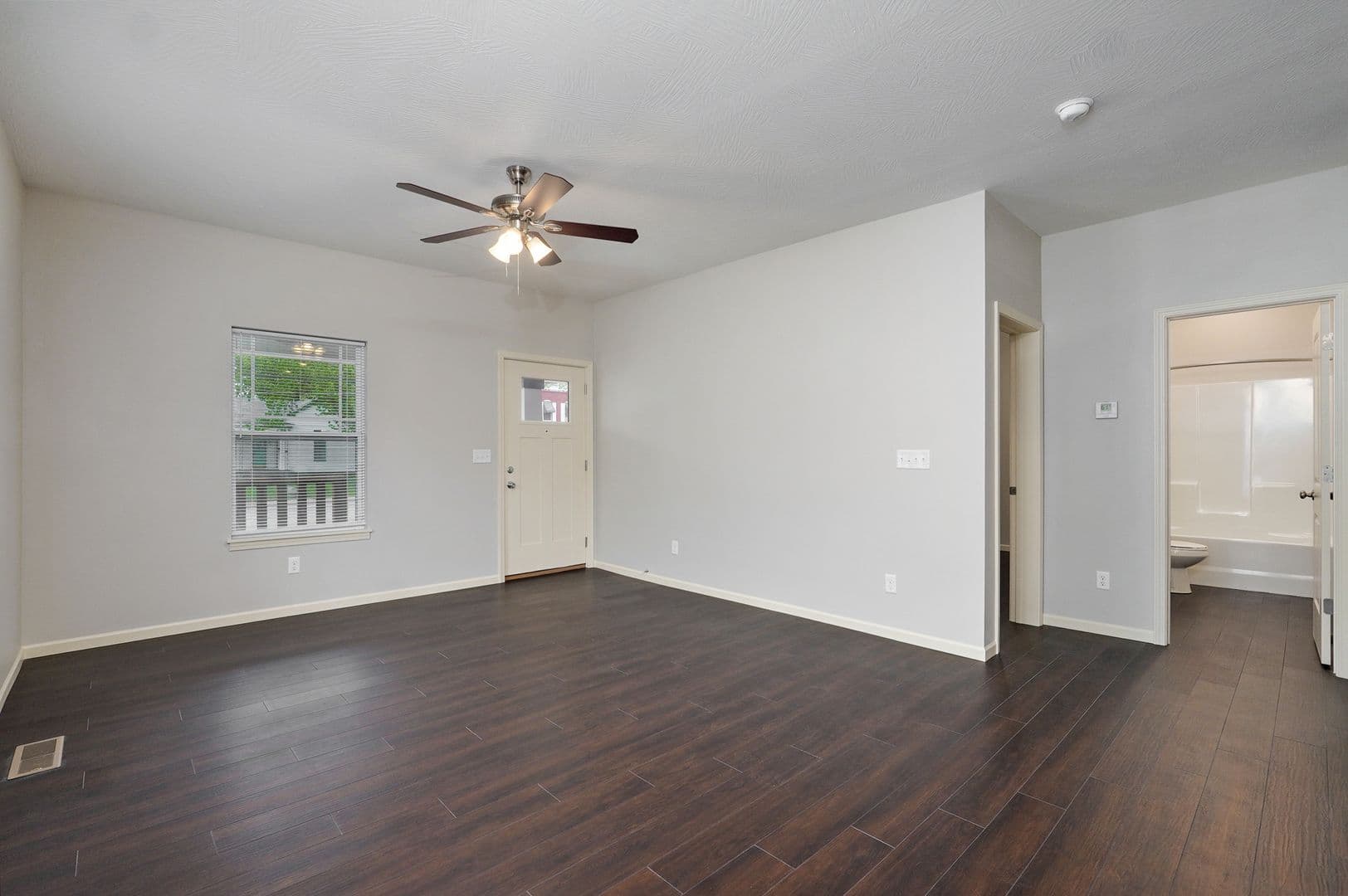 Springfield Apartment: 631 S Grant