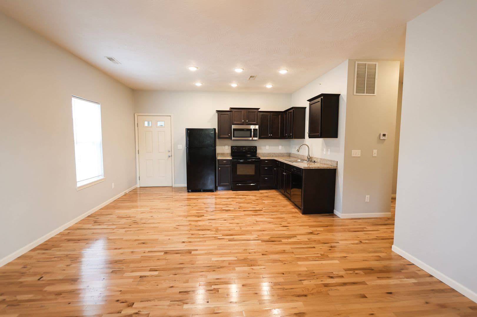 Springfield Apartment: 1325 E Cherry