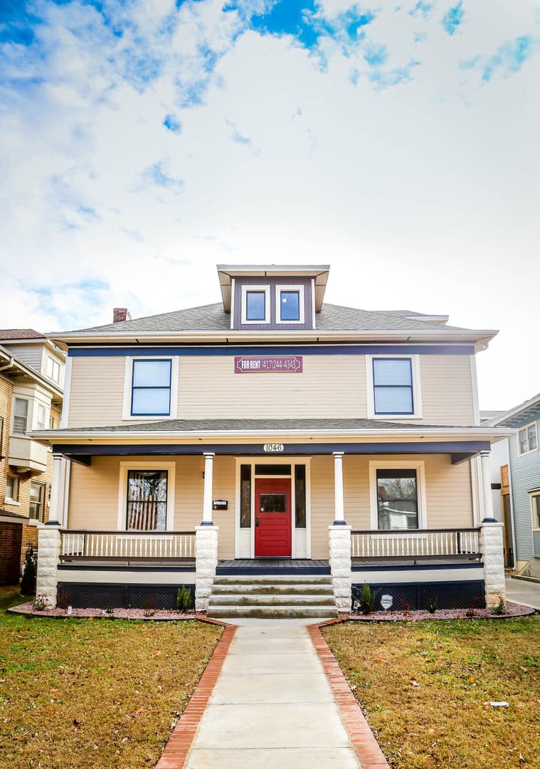 Springfield Apartment: 1046 E Walnut