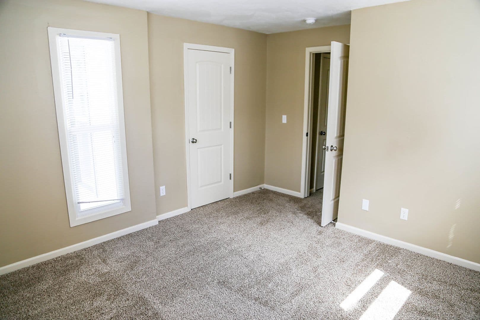 Springfield Apartment: 512 S. Main