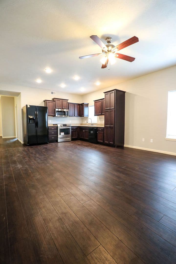 Springfield Apartment: 600 E Harrison