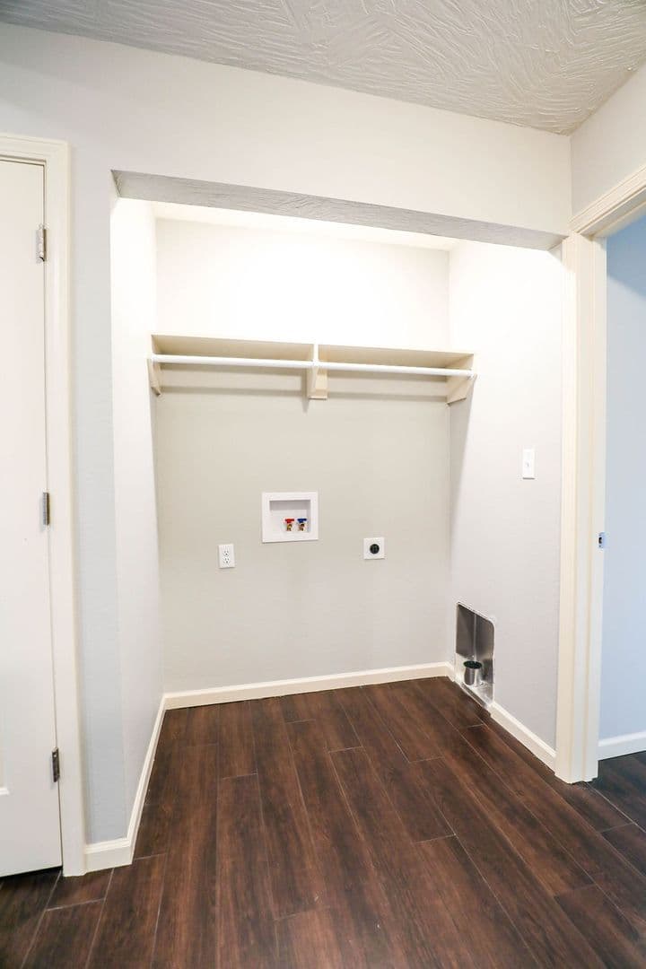 Springfield Apartment: 600 E Harrison