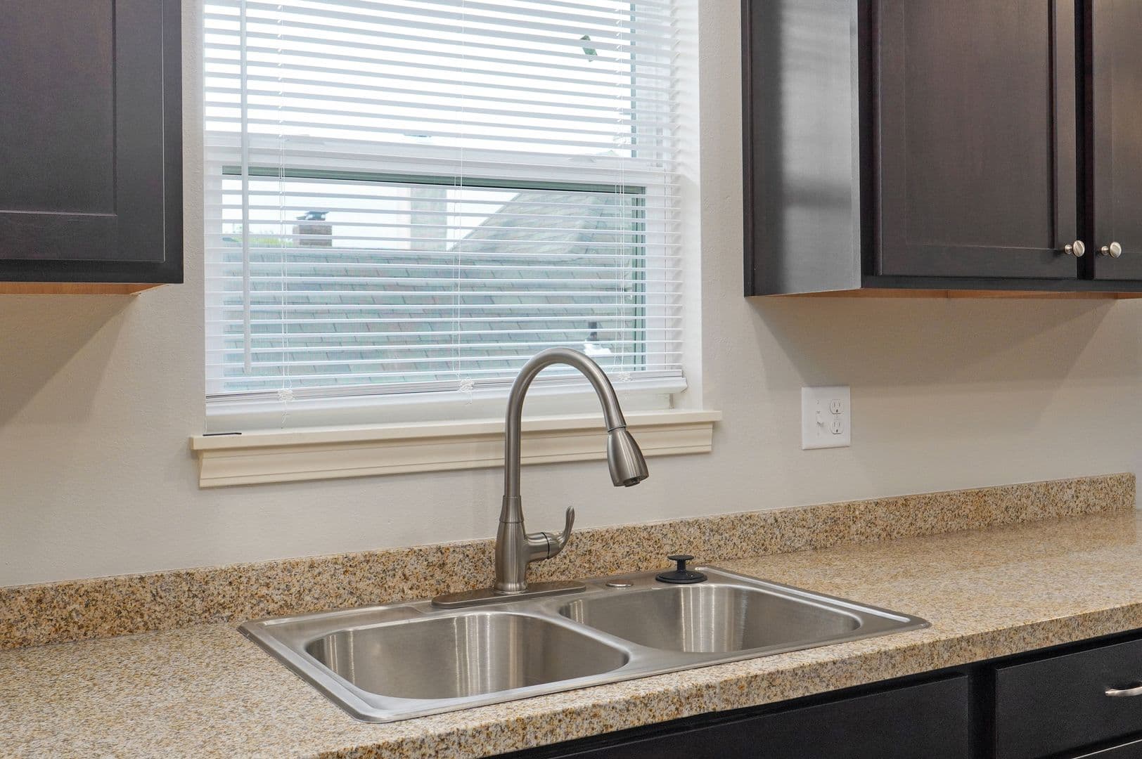 Springfield Apartment: 631 S Grant