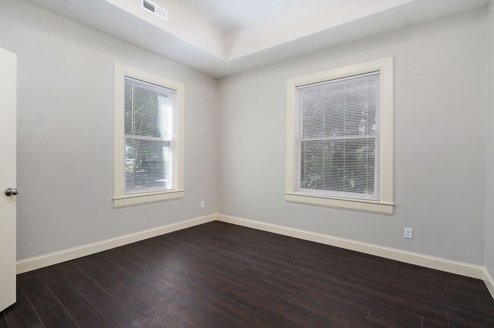 Springfield Apartment: 920 E Walnut St