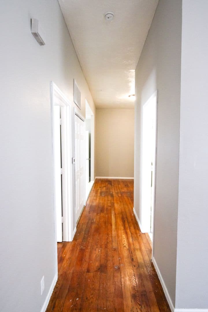 Springfield House: 613 S Main Ave