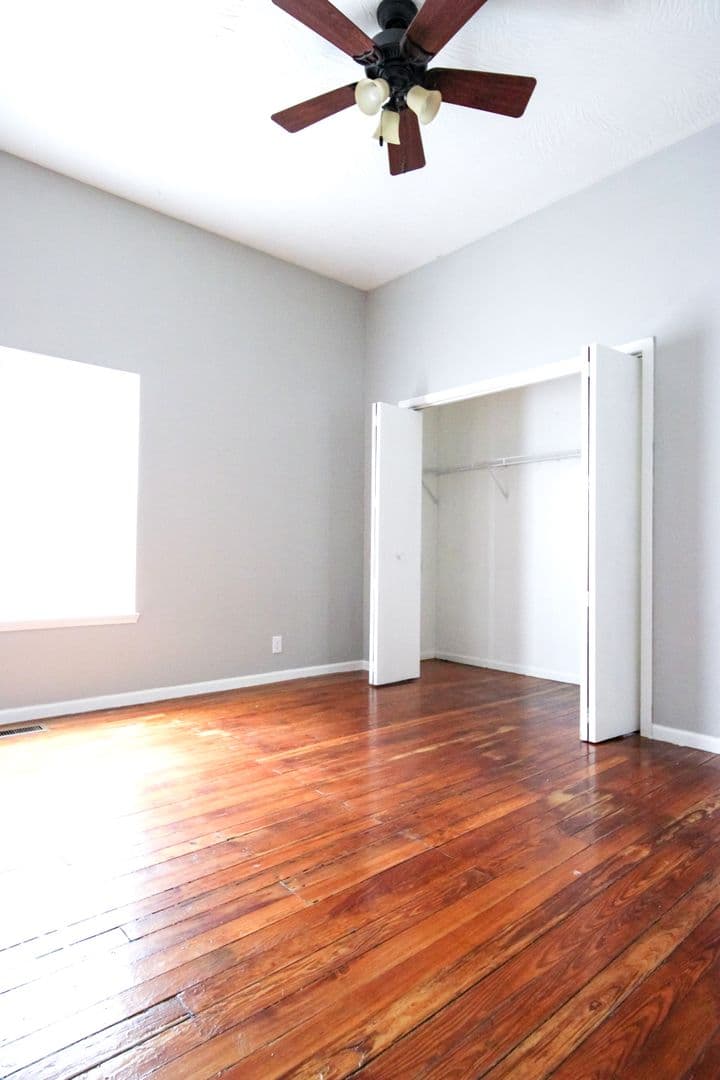Springfield House: 613 S Main Ave