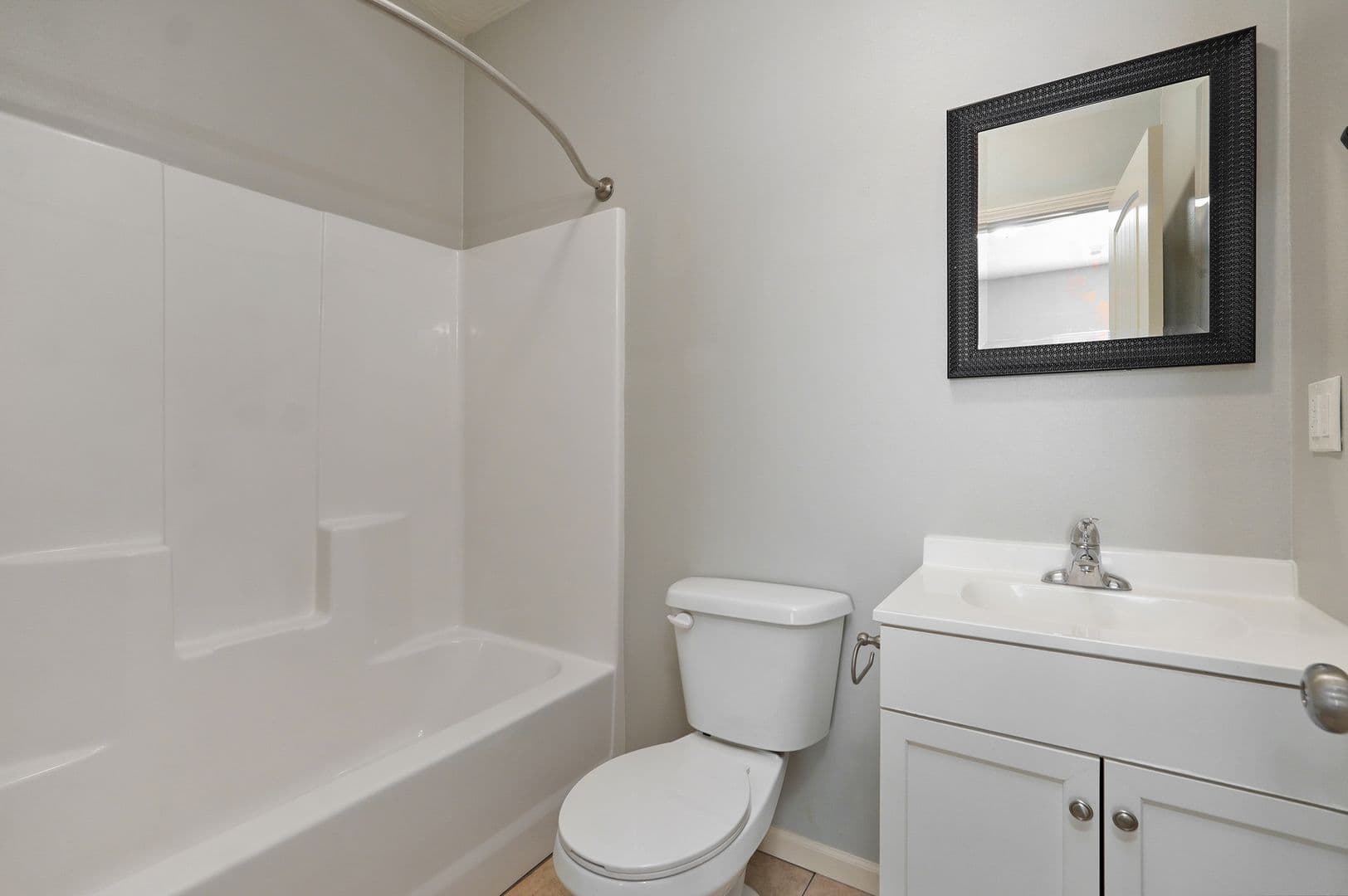 Springfield Apartment: 1325 E Cherry