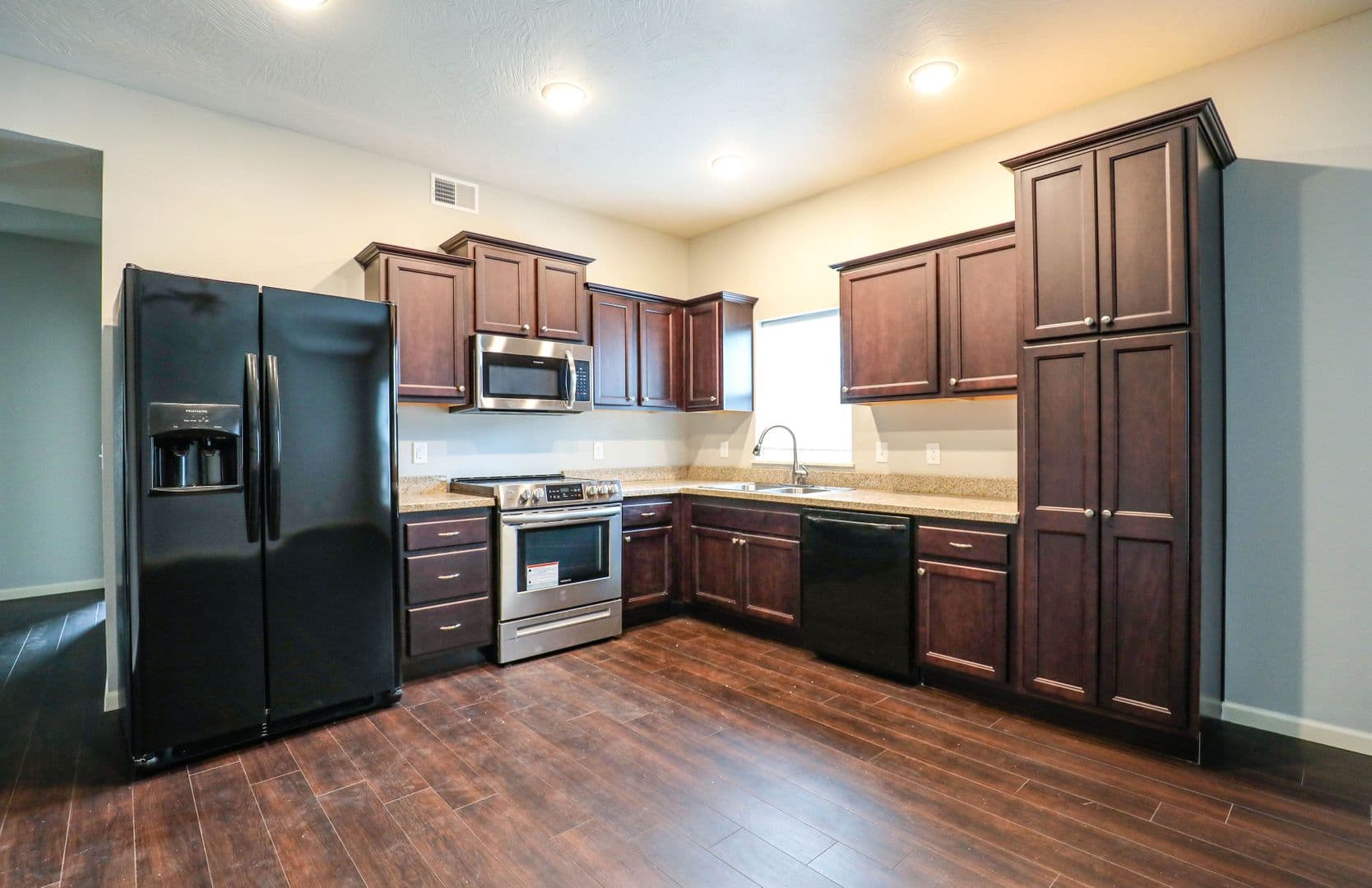 Springfield Apartment: 600 E Harrison