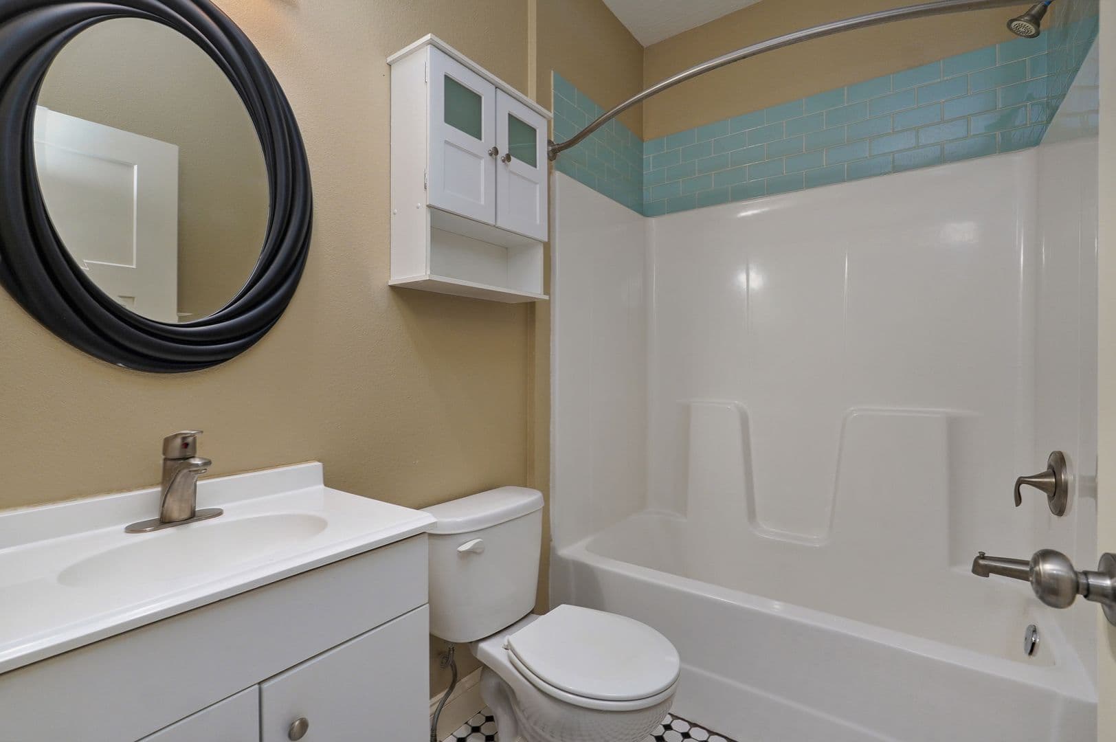 Springfield Apartment: 1046 E Walnut