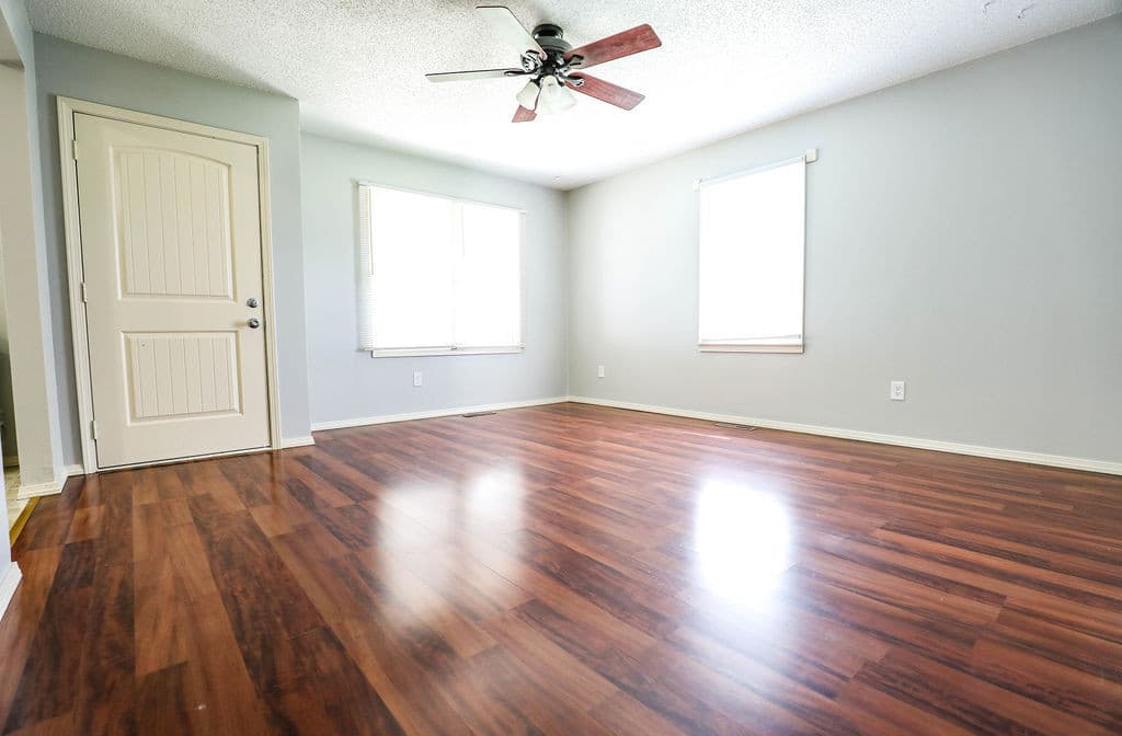 Springfield Apartment: 907 S Campbell