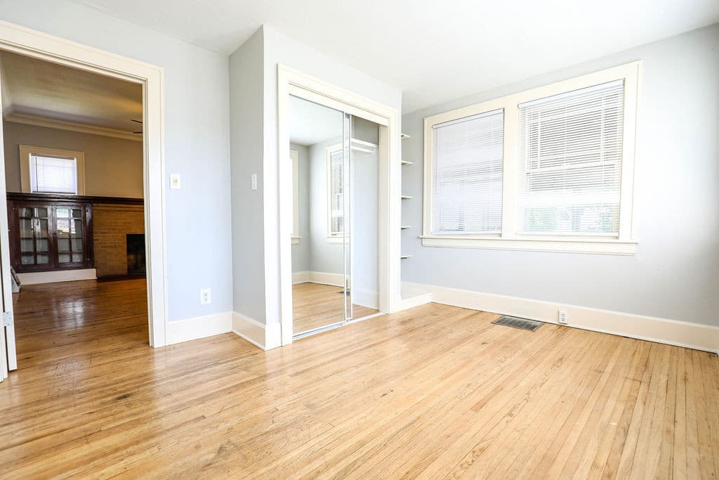 Springfield House: 931 S Jefferson