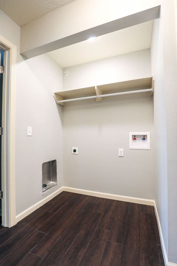 Springfield Apartment: 600 E Harrison