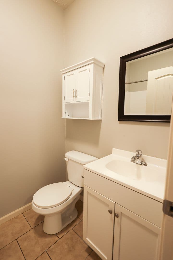 Springfield Apartment: 1325 E Cherry