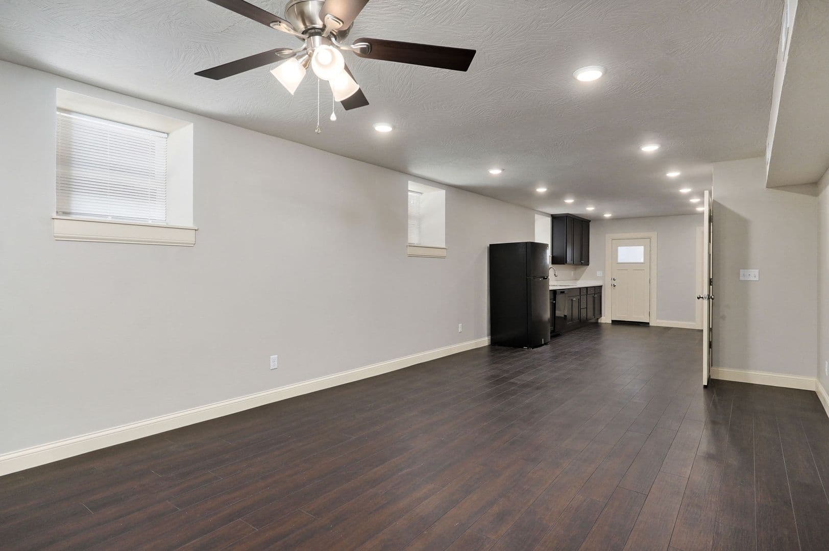 Springfield Apartment: 920 E Walnut St