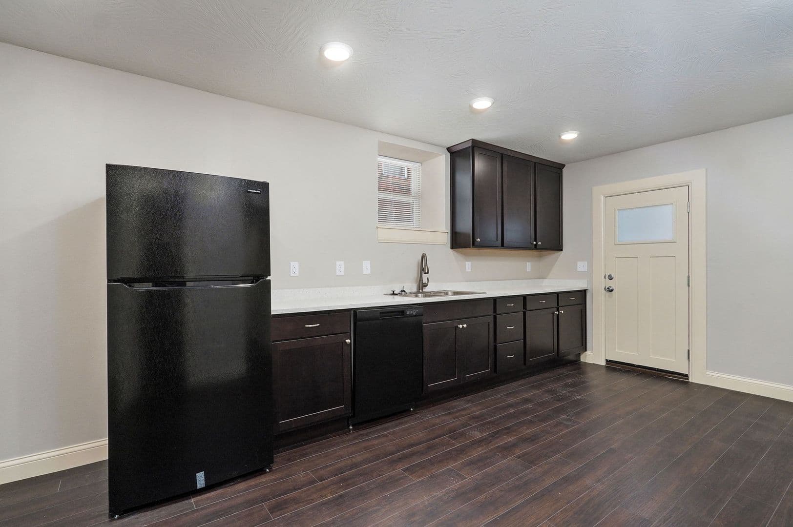 Springfield Apartment: 920 E Walnut St