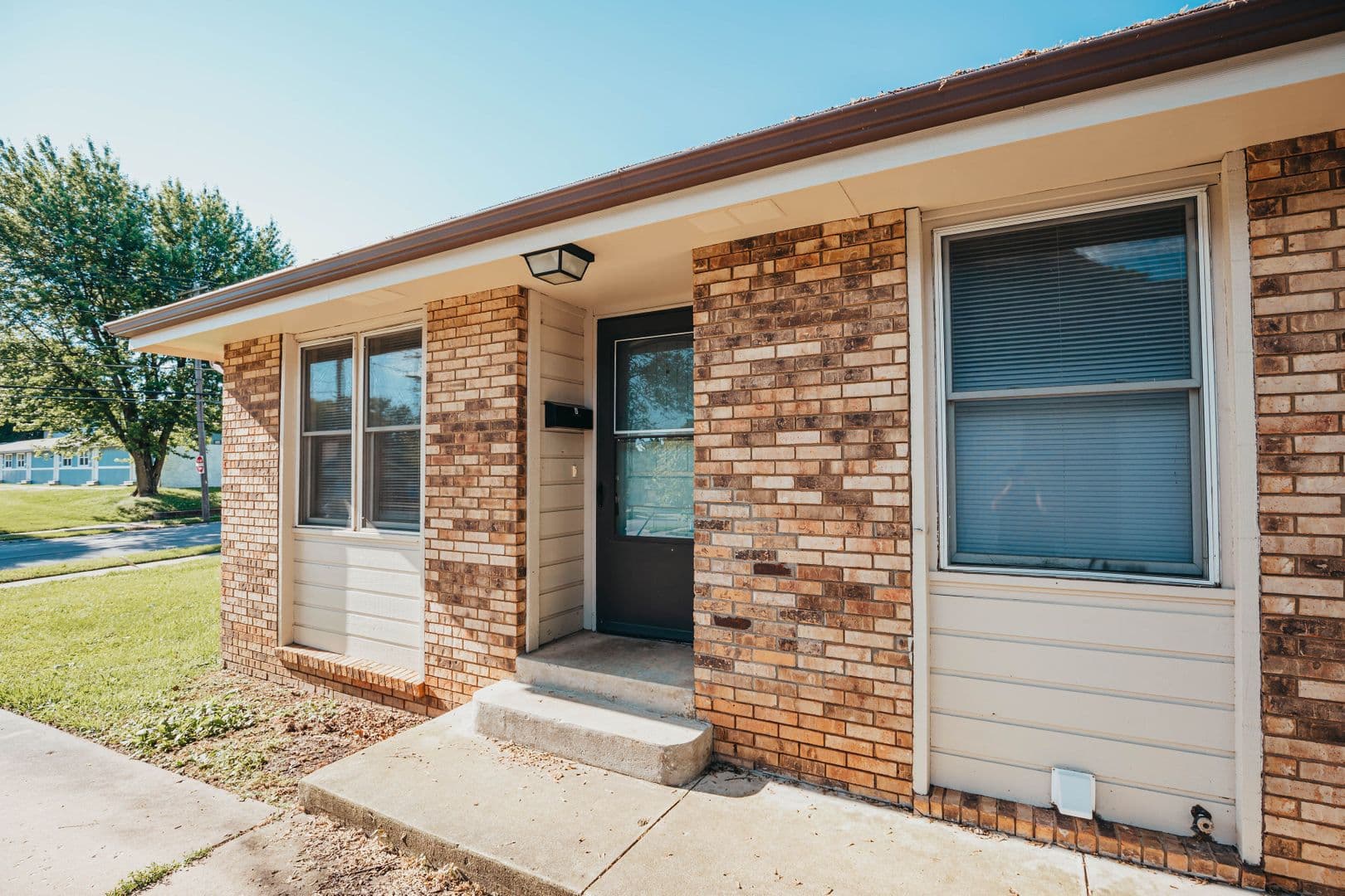Springfield Apartment: 907 S Campbell