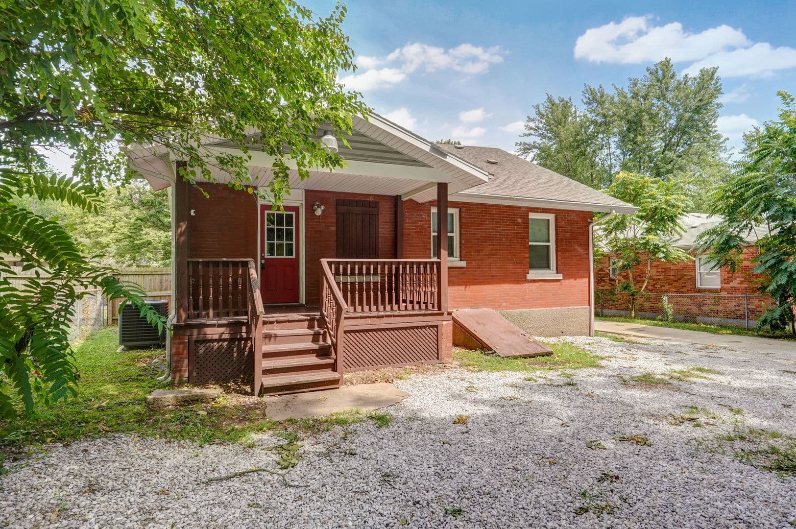 Springfield House: 631 S Kickapoo