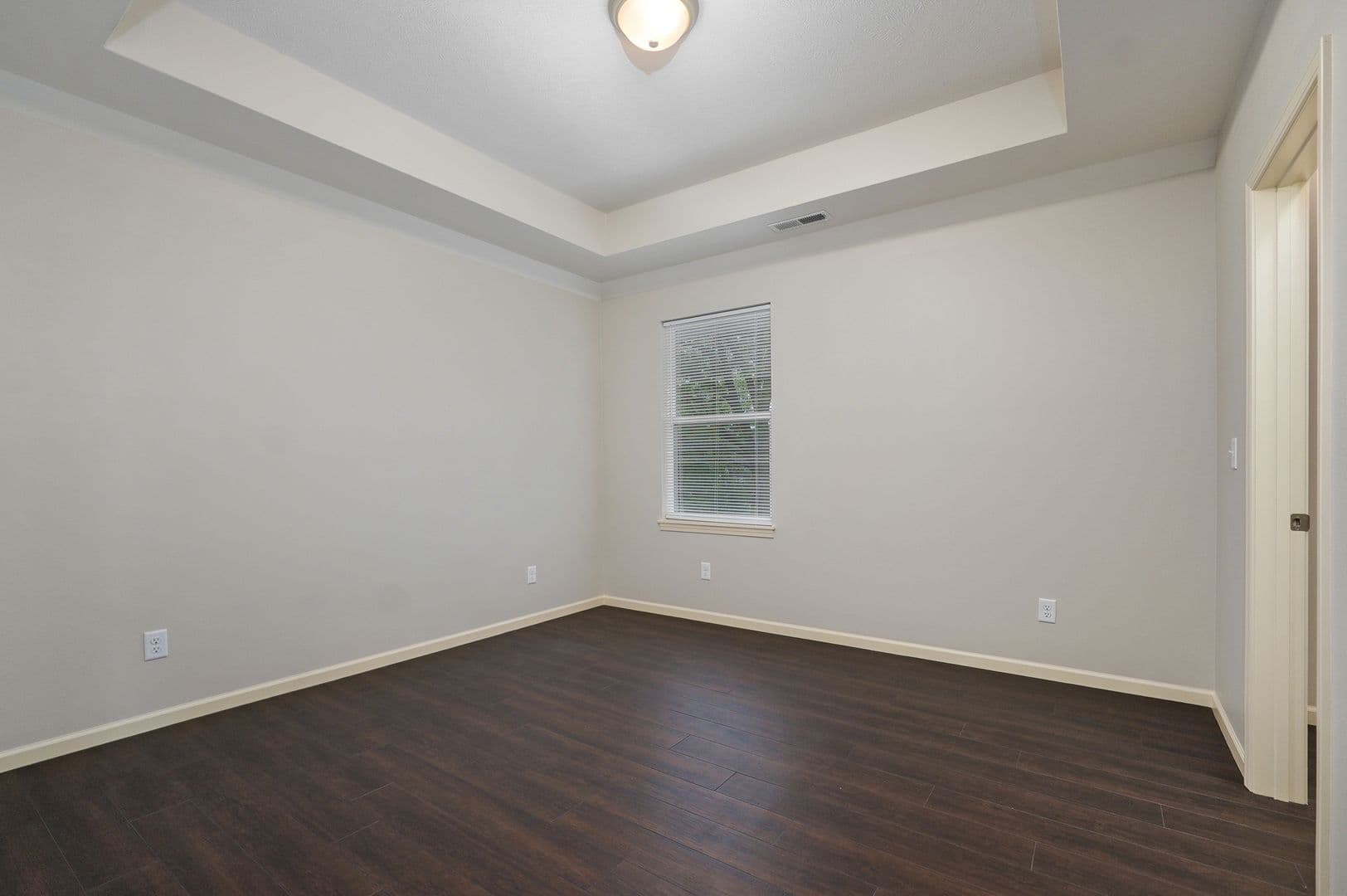 Springfield Apartment: 631 S Grant
