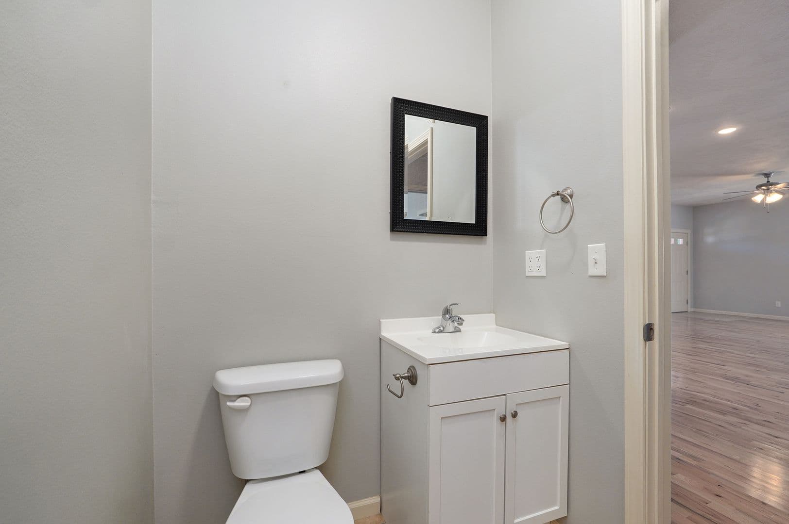Springfield Apartment: 1325 E Cherry