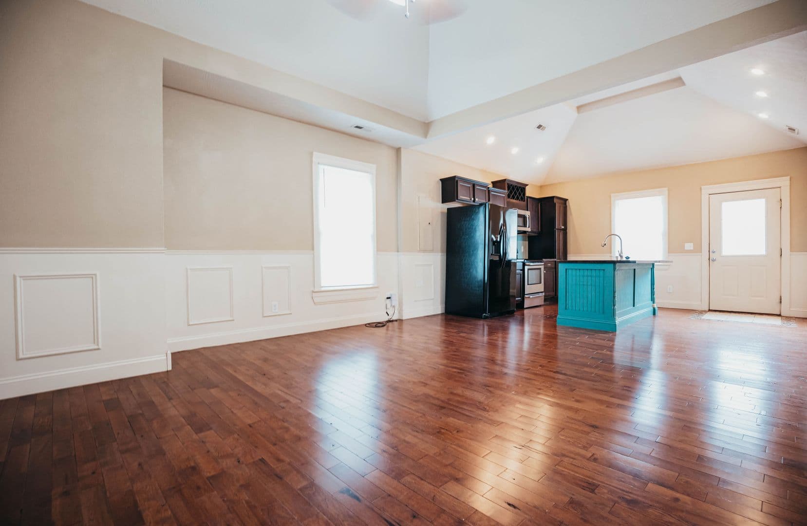 Springfield Apartment: 1046 E Walnut