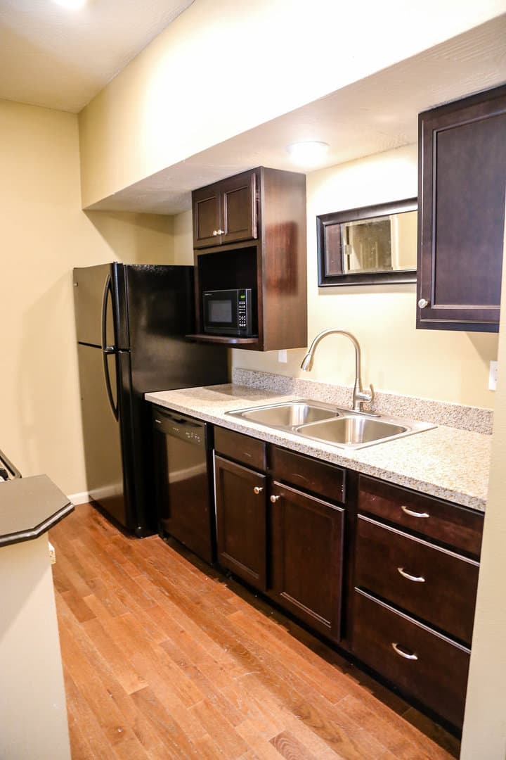 Springfield Apartment: 512 S. Main