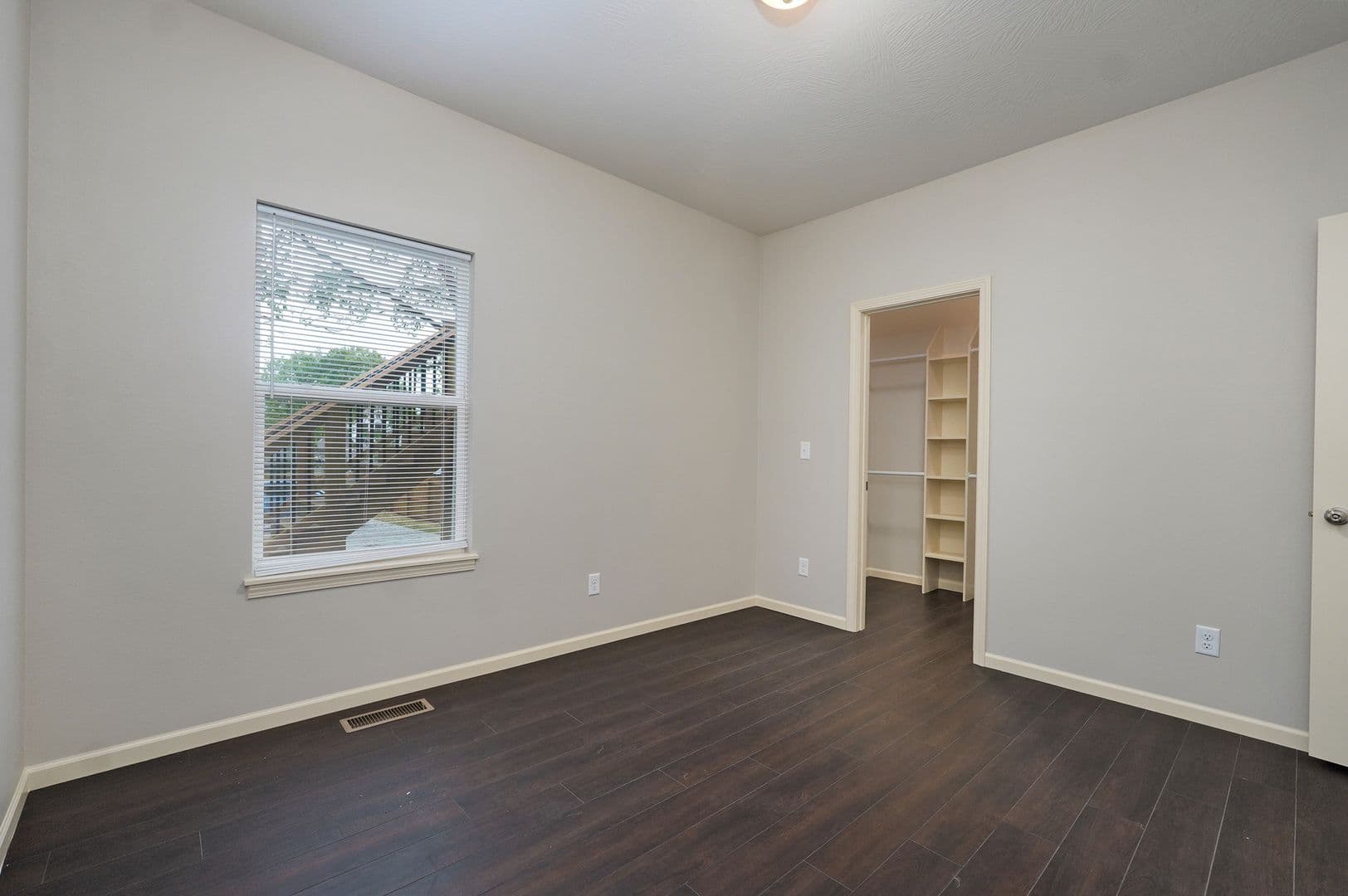 Springfield Apartment: 631 S Grant