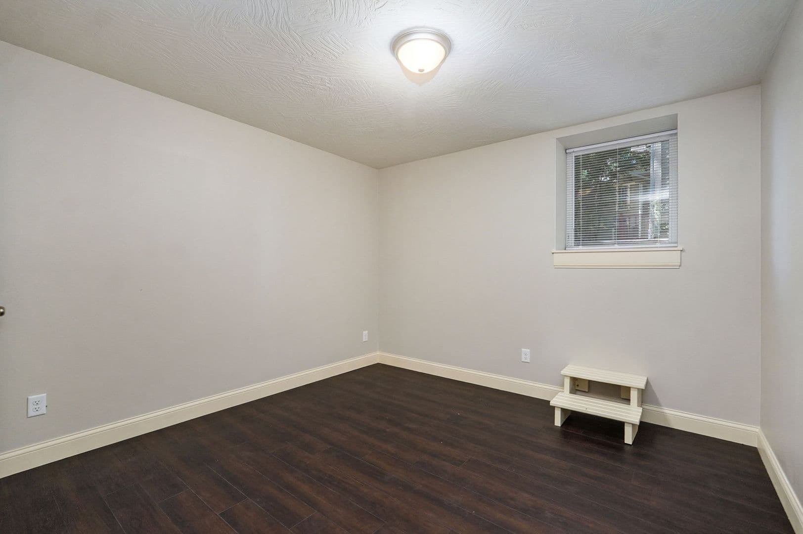 Springfield Apartment: 920 E Walnut St