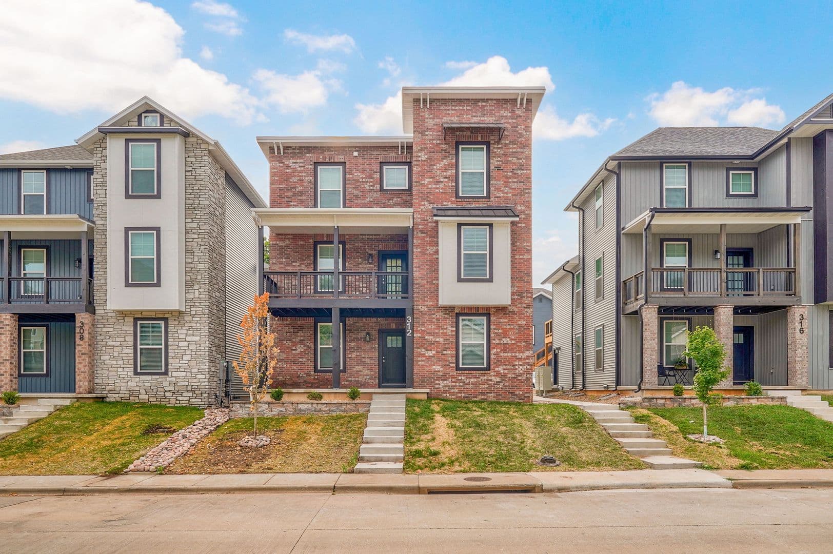 Springfield Apartment: 312 S Hampton Ave