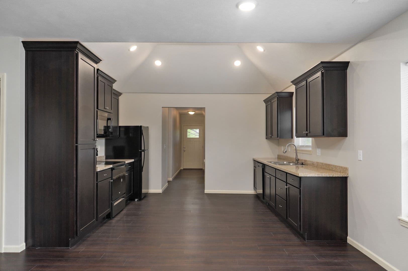 Springfield Apartment: 631 S Grant