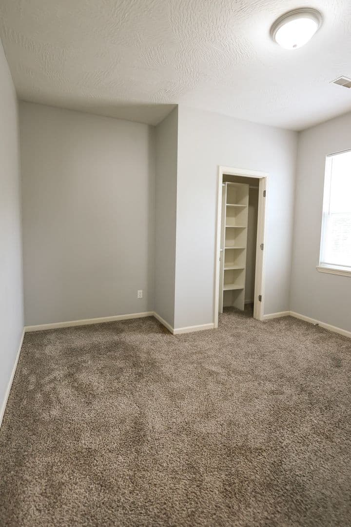 Springfield Apartment: 1325 E Cherry