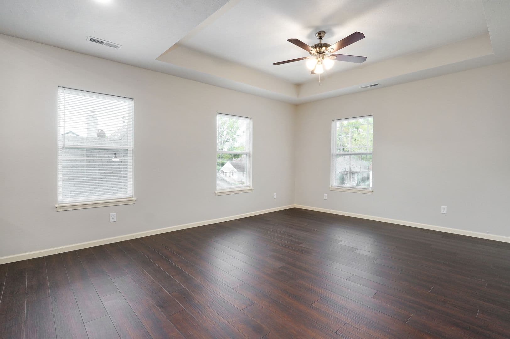 Springfield Apartment: 631 S Grant