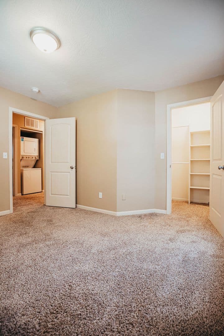 Springfield Apartment: 512 S. Main