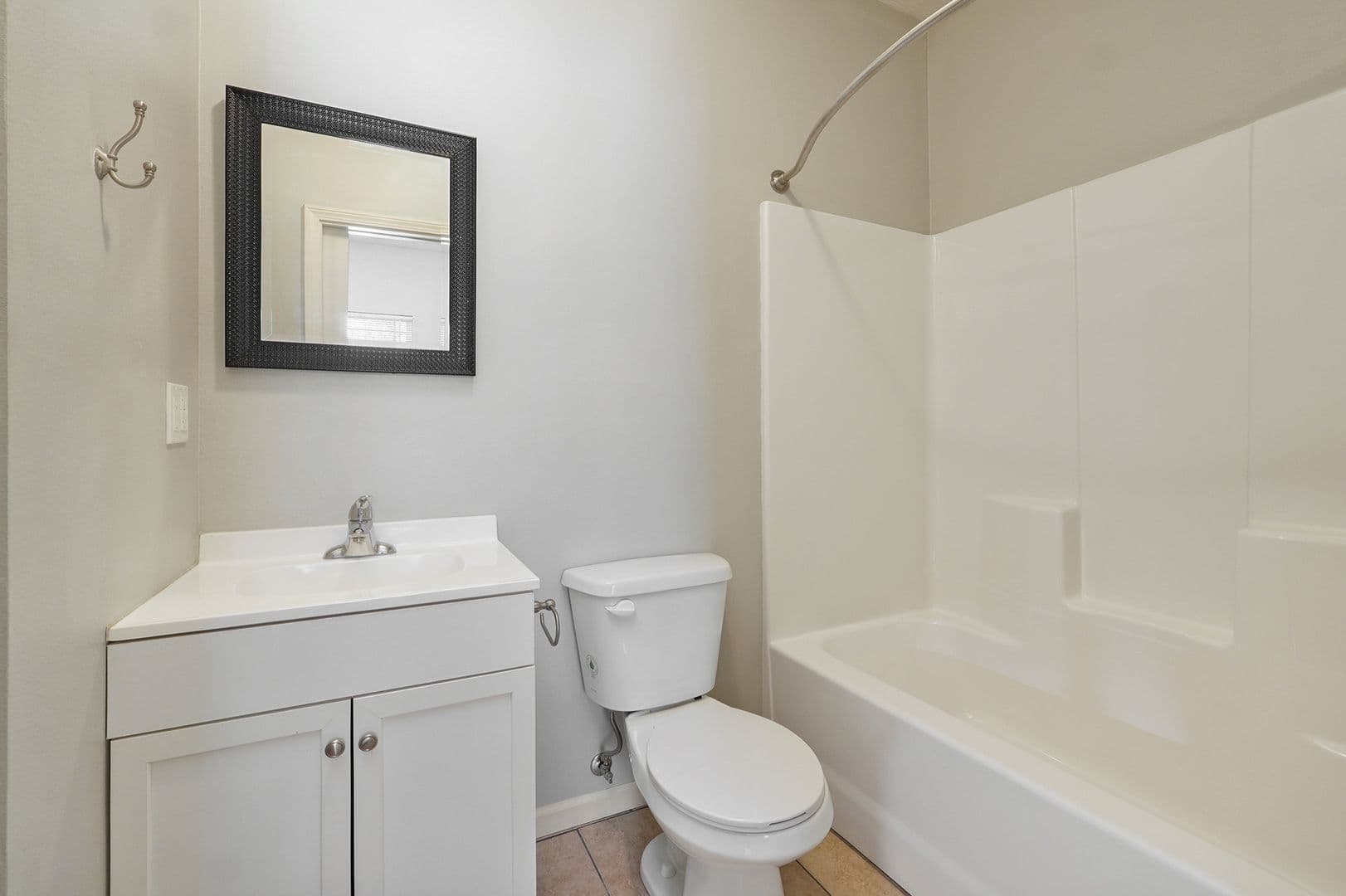 Springfield Apartment: 1325 E Cherry