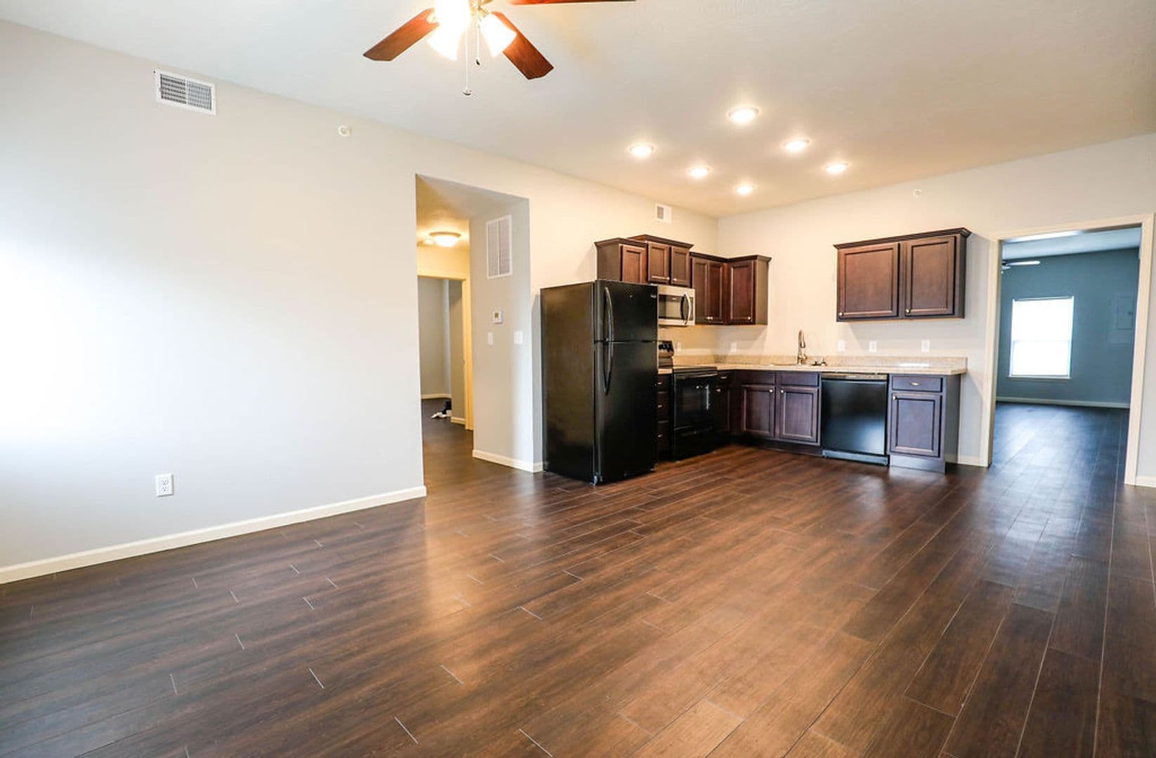 Springfield Apartment: 600 E Harrison