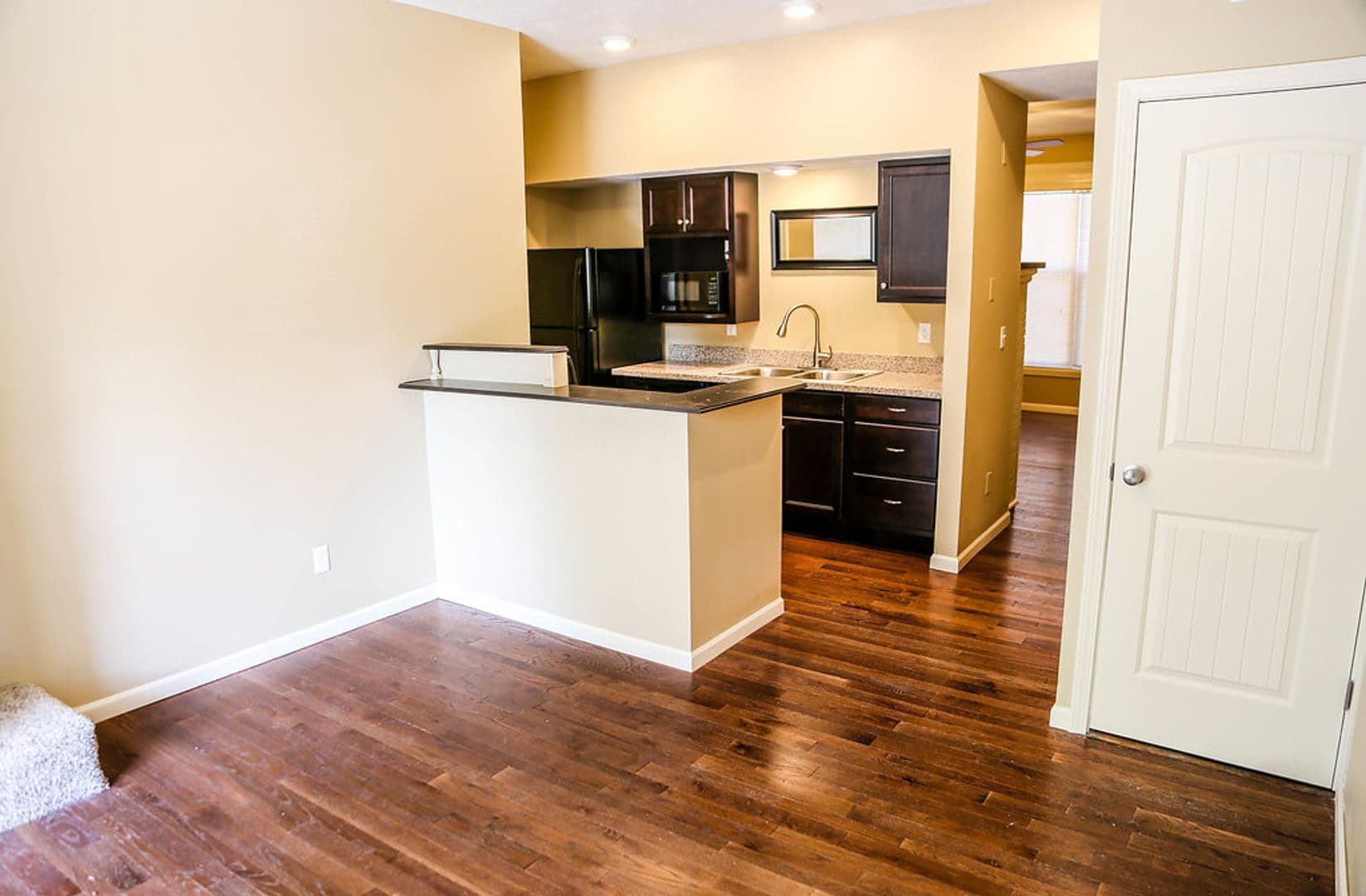 Springfield Apartment: 512 S. Main