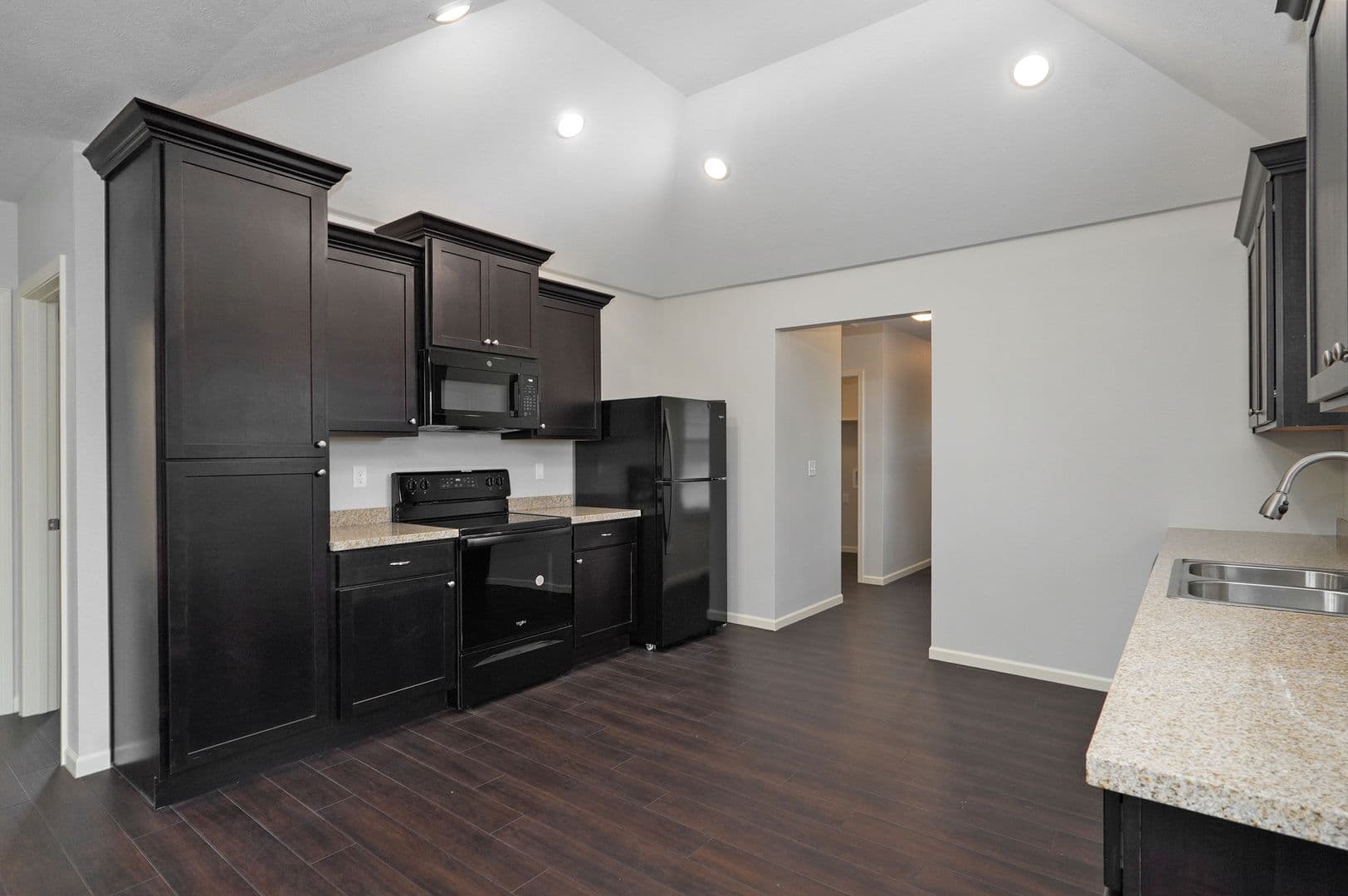 Springfield Apartment: 631 S Grant
