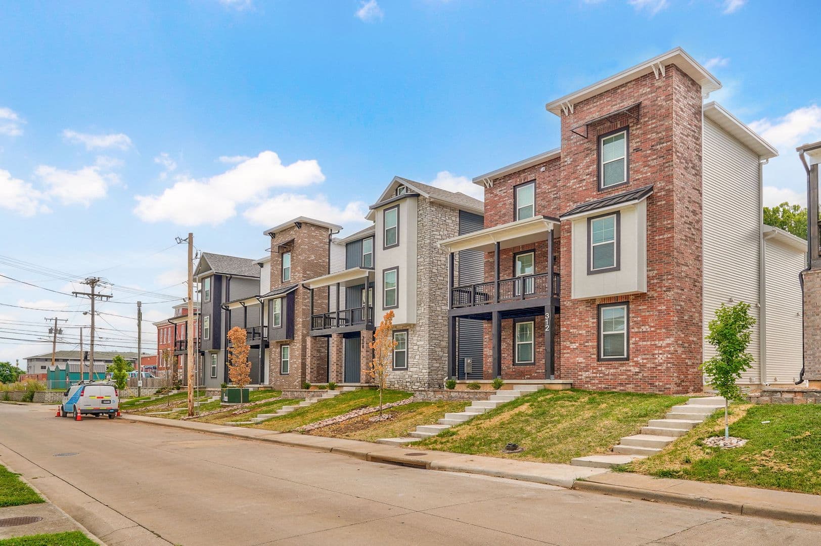 Springfield Apartment: 312 S Hampton Ave