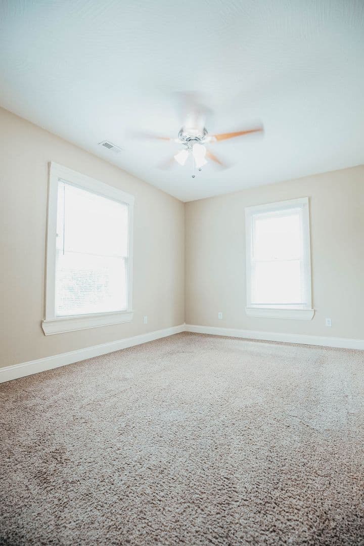 Springfield Apartment: 1046 E Walnut