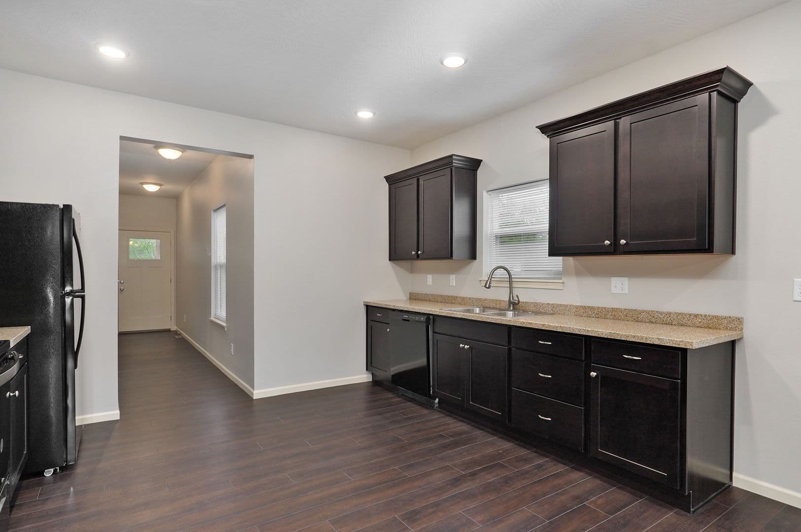Springfield Apartment: 631 S Grant