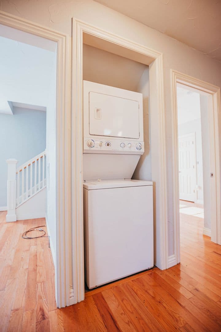 Springfield Apartment: 800 E Grand