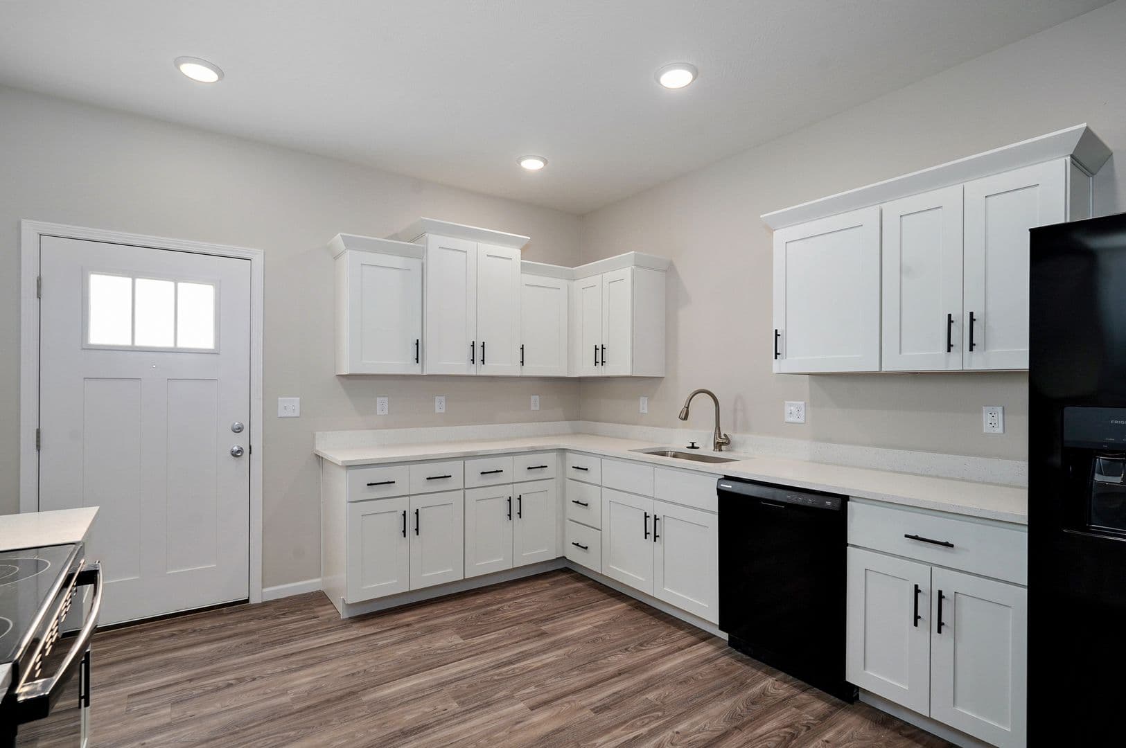 Springfield Apartment: 323 S Florence Ave