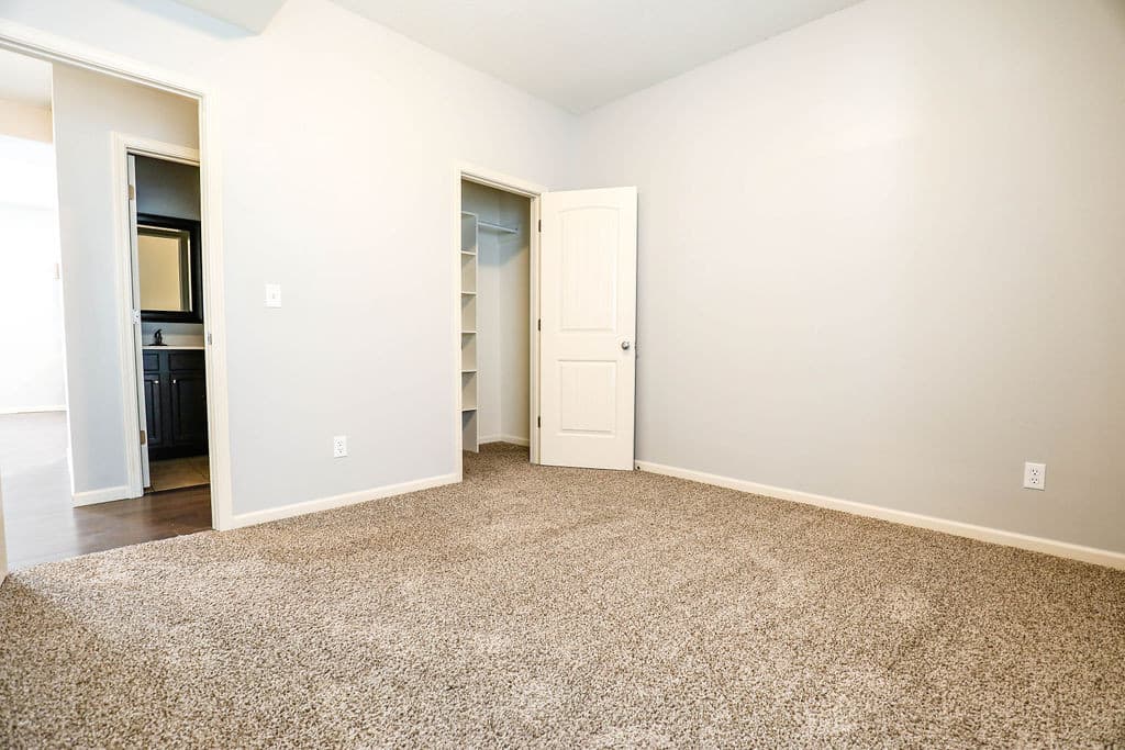 Springfield Apartment: 1351 E. Cherry