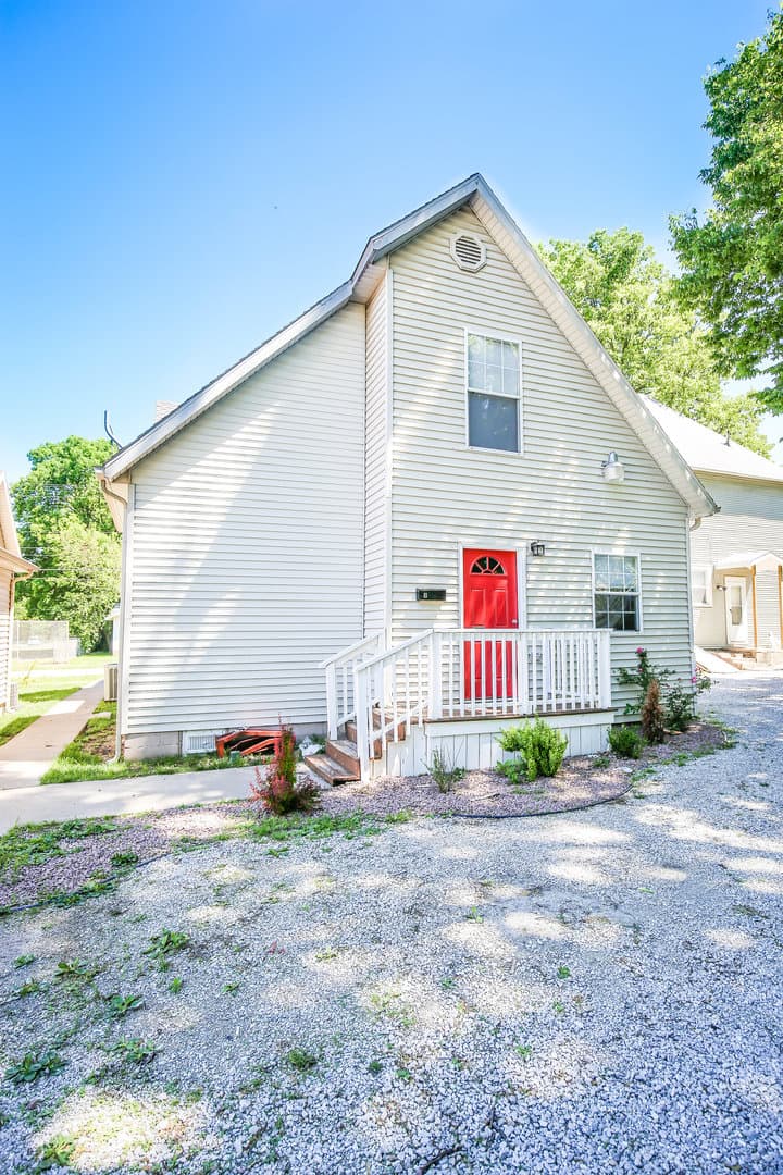 Springfield Apartment: 608 W Mt Vernon