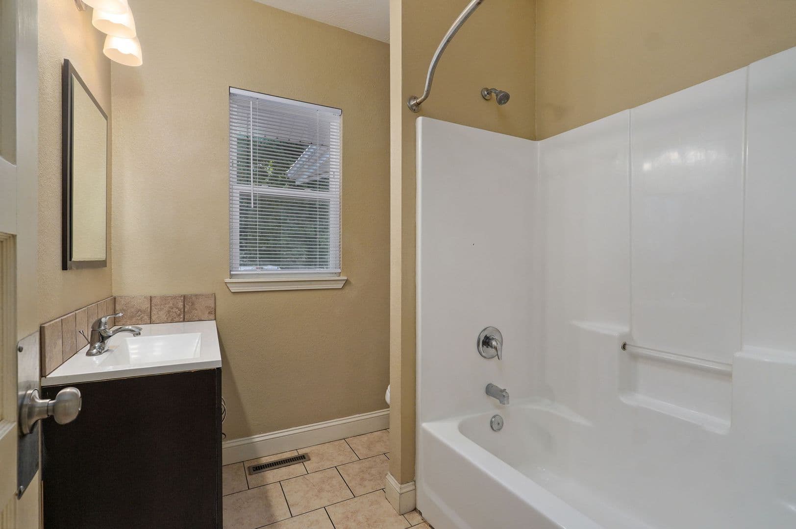 Springfield House: 631 S Kickapoo