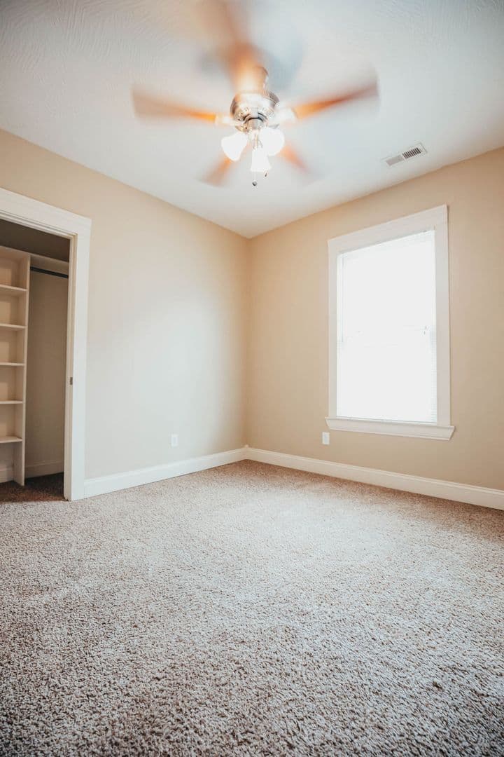 Springfield Apartment: 1046 E Walnut