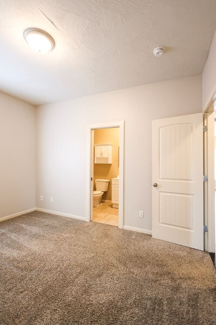 Springfield Apartment: 414 E Harrison